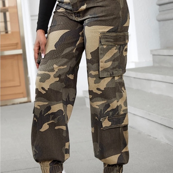 Sexy Camo Print cargo jeans size 8/10 - Picture 5 of 5